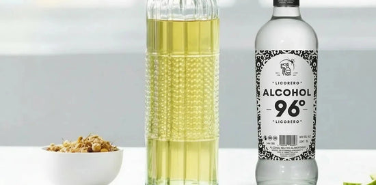 Ingredientes botánicos: pepino y flores de manzanilla para macerar con alcohol 96 grados LICORERO.