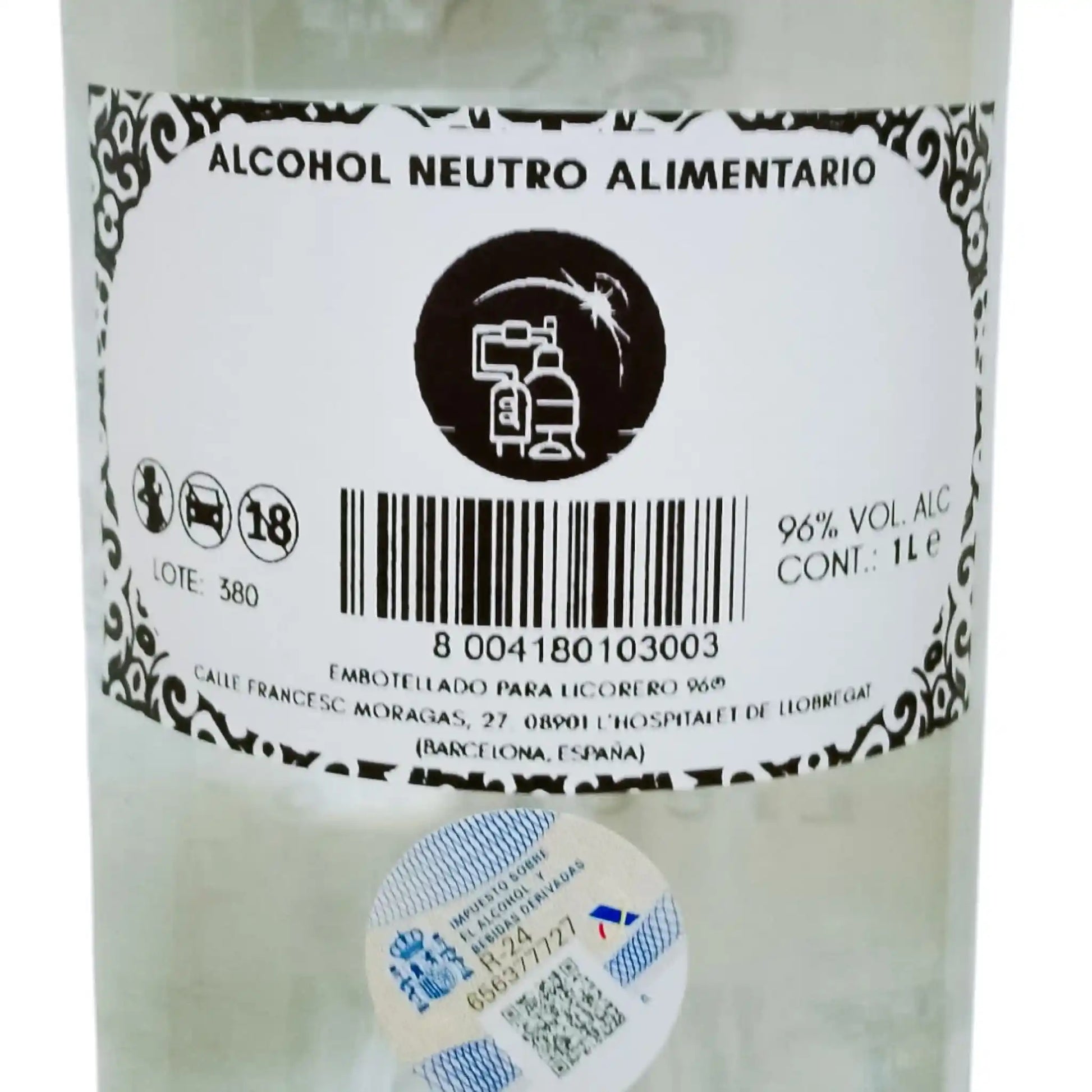 Detalle de etiqueta de alcohol neutro alimentario 96% vol con sello de impuesto sobre bebidas derivadas y lote de fabricación.