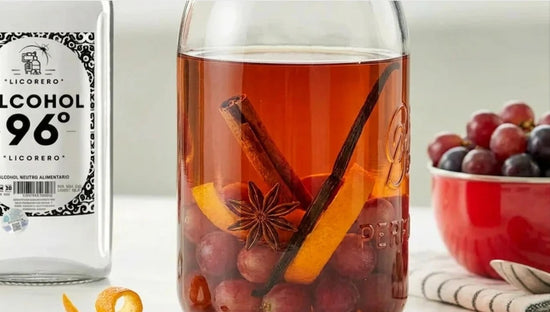 Elaboración de mistela artesanal con uvas frescas, mosto y alcohol neutro LICORERO 96.